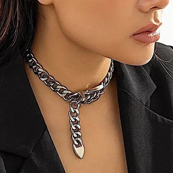 Silver Belt Buckle Design Exaggerated Choker - Picture 4 of 5